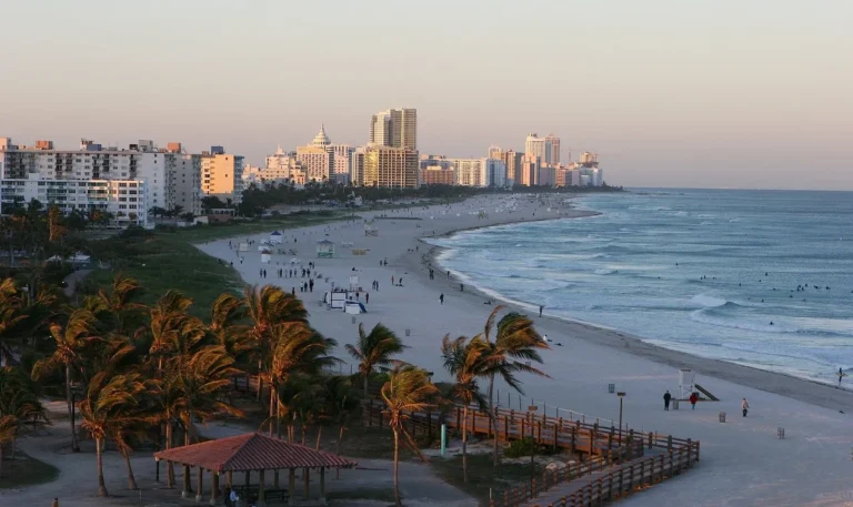 South Beach,Miami:Vida nocturna y cultura vibrante